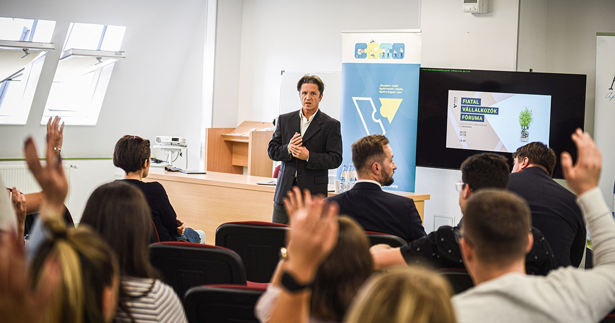 Aktuális kérdéseikre gyakorlati válaszokat kaptak